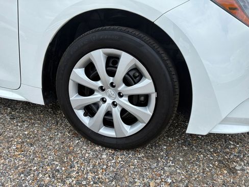 Used 2025 Toyota Corolla LE image 28
