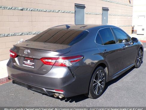 Used 2019 Toyota Camry SE image 7