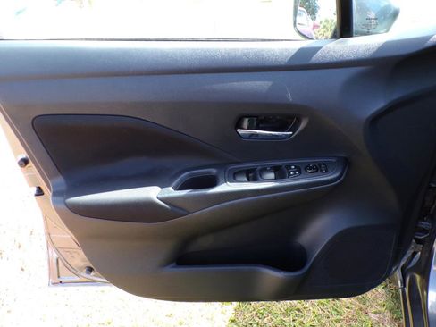 Used 2022 Nissan Versa SV w/ Trunk Package image 30