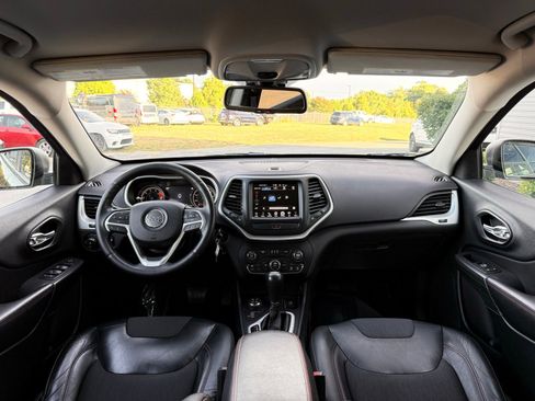 Used 2016 Jeep Cherokee Trailhawk AWD/4WD image 26