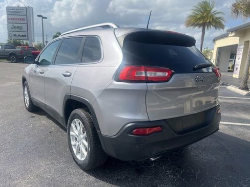 Used 2018 Jeep Cherokee Latitude Plus FWD image 5