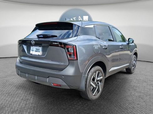 Used 2025 Nissan Kicks SV w/ Charging Package FWD image 3