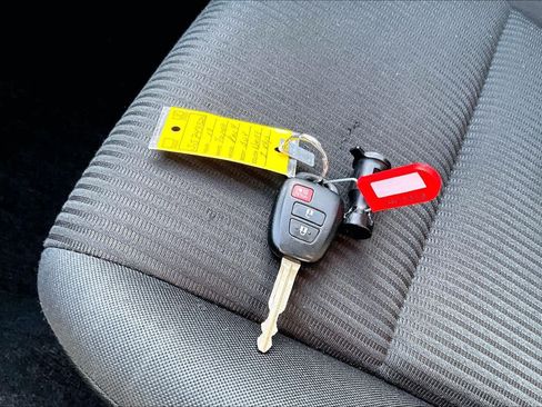 Used 2018 Toyota RAV4 LE FWD image 14