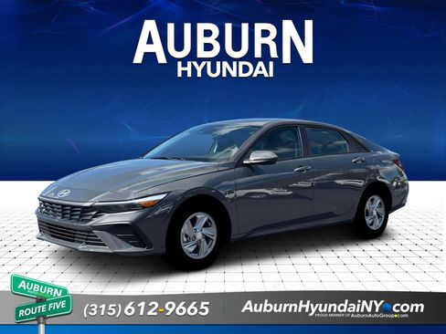 New 2026 Hyundai Elantra SE FWD image 2