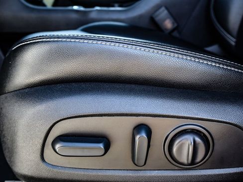 Certified 2024 GMC Terrain SLT image 10