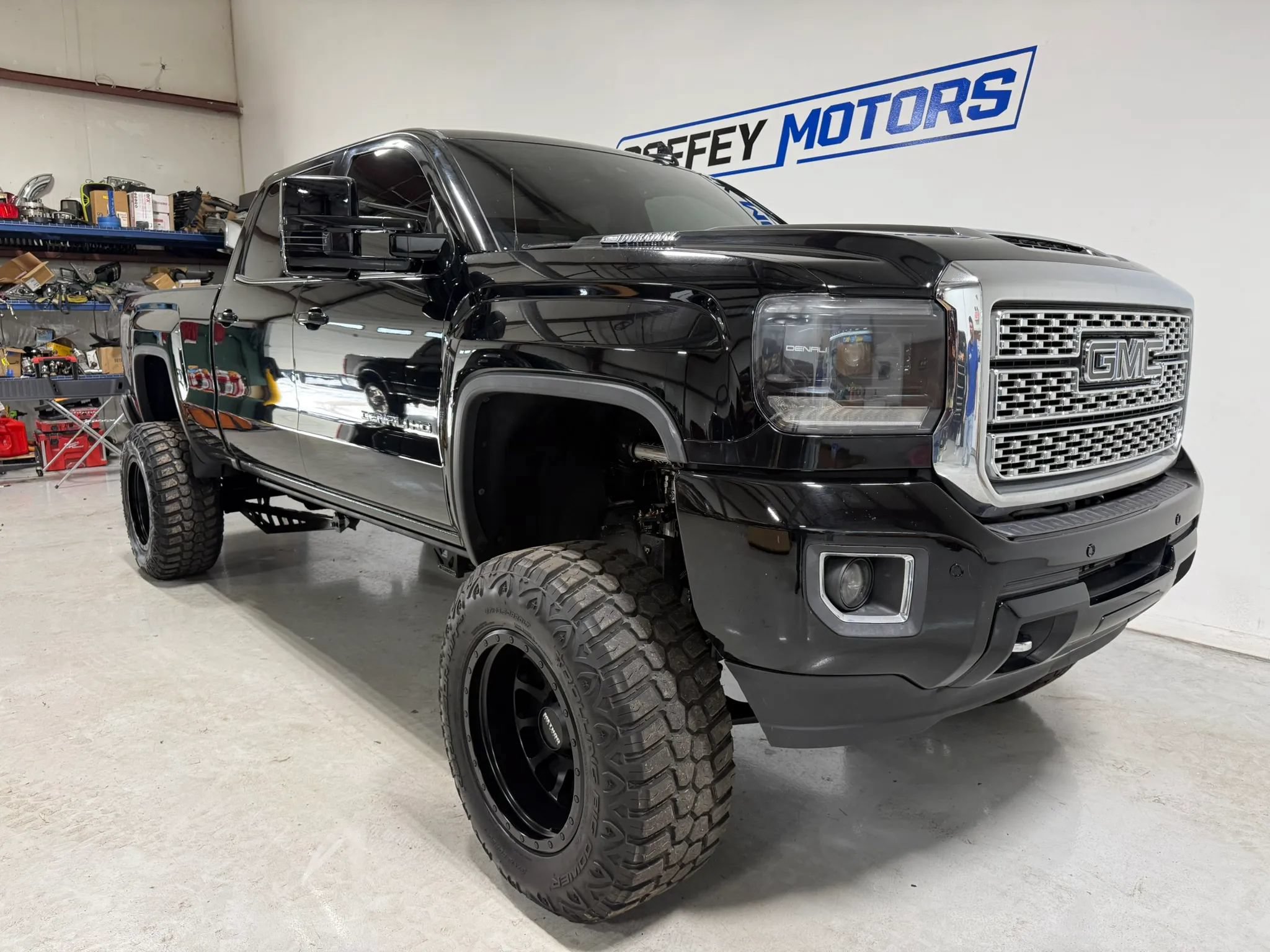 Used 2018 GMC Sierra 2500 Denali w/ Duramax Plus Package AWD/4WD image 8