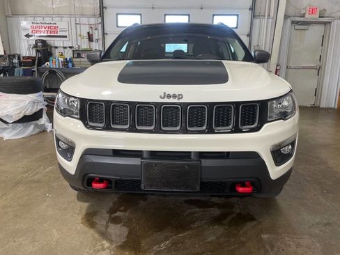 Used 2018 Jeep Compass Trailhawk w/ Navigation Group AWD/4WD image 2