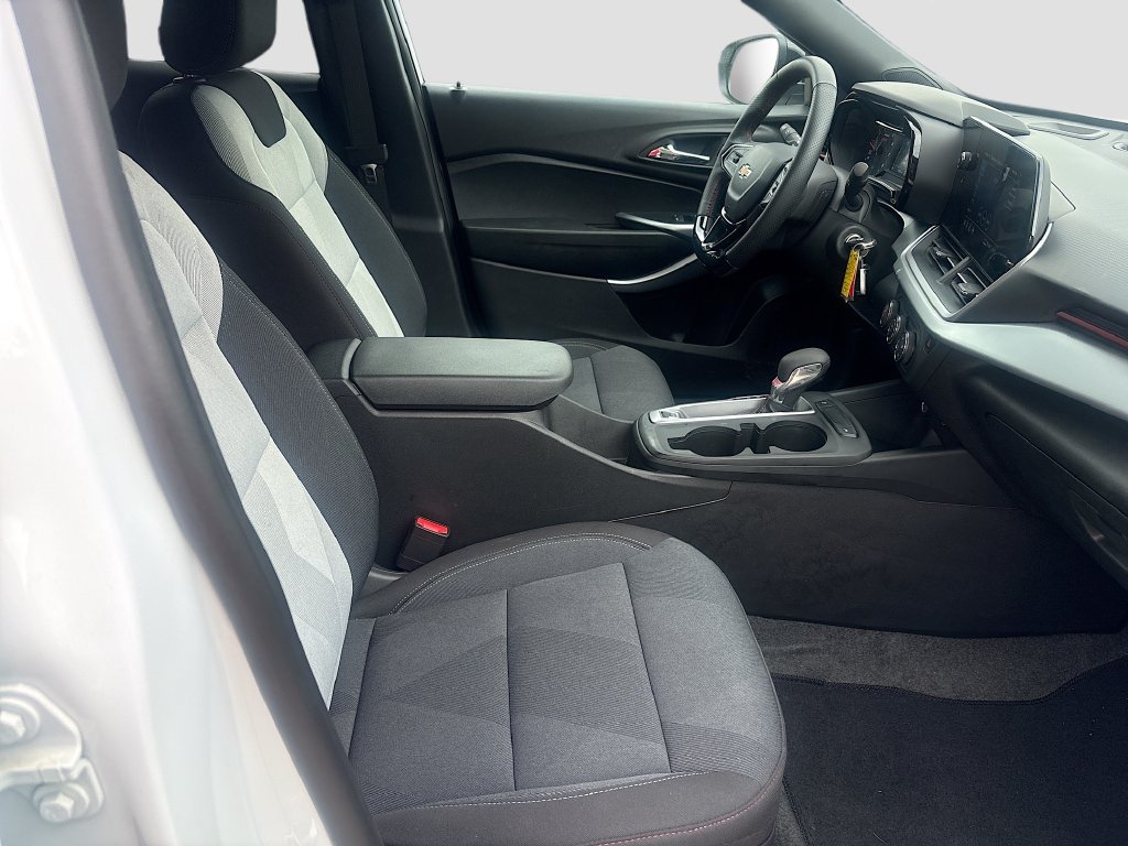 Used 2026 Chevrolet Trax RS FWD image 26