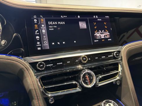 Used 2022 Bentley Flying Spur V8 image 27