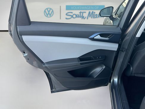Certified 2024 Volkswagen Taos SE FWD image 25