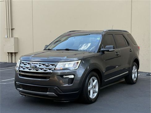 Used 2019 Ford Explorer XLT w/ Equipment Group 201A FWD image 3