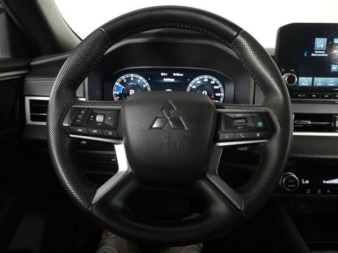 Used 2023 Mitsubishi Outlander SE AWD/4WD image 17