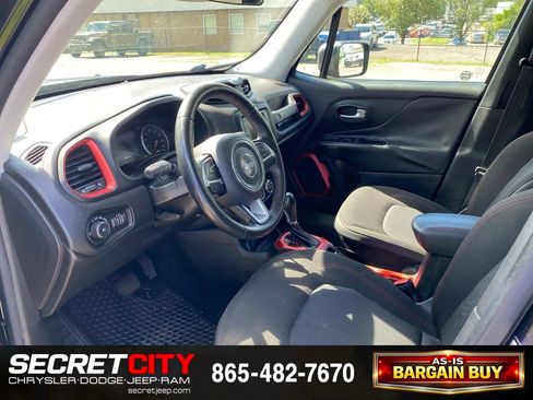 Used 2015 Jeep Renegade Trailhawk AWD/4WD image 13