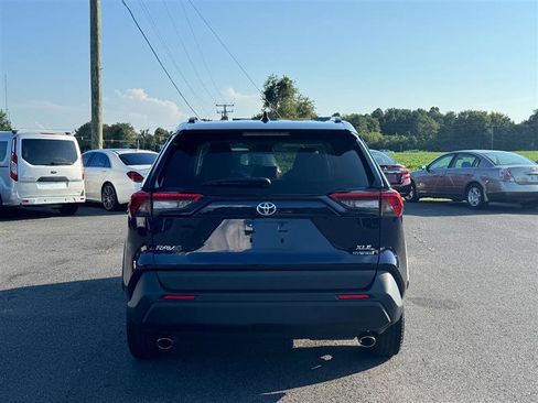 Used 2022 Toyota RAV4 XLE image 7