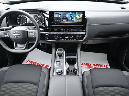 New 2026 Nissan Pathfinder SV image 18