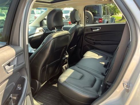 Used 2019 Ford Edge Titanium w/ Equipment Group 301A AWD/4WD image 18