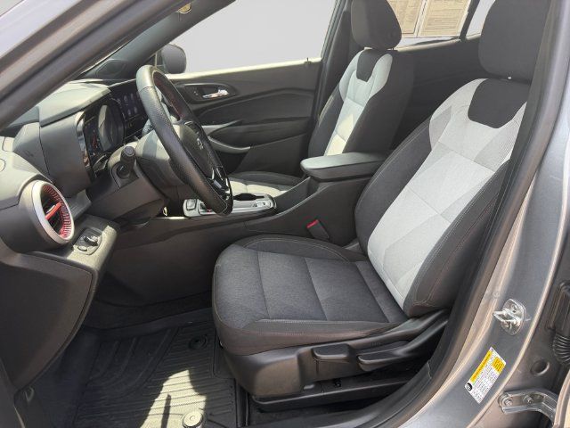 Used 2025 Chevrolet Trax RS w/ Driver Confidence Package FWD image 10