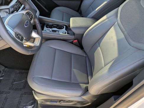 New 2026 Ford Explorer Active w/ Active Comfort Package AWD/4WD image 4
