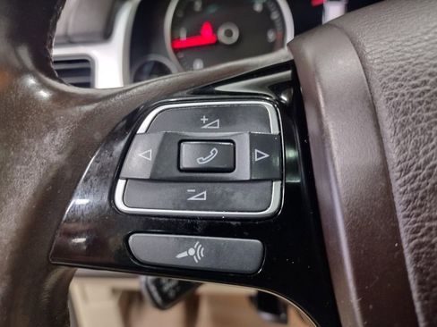 Used 2012 Volkswagen Touareg TDI image 22