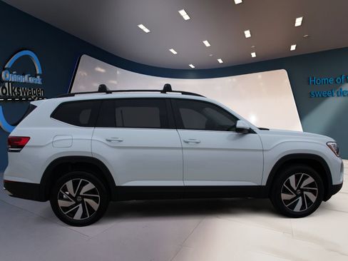 Certified 2026 Volkswagen Atlas SE FWD image 4