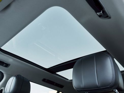 Used 2024 Land Rover Range Rover Long Wheelbase SE image 49