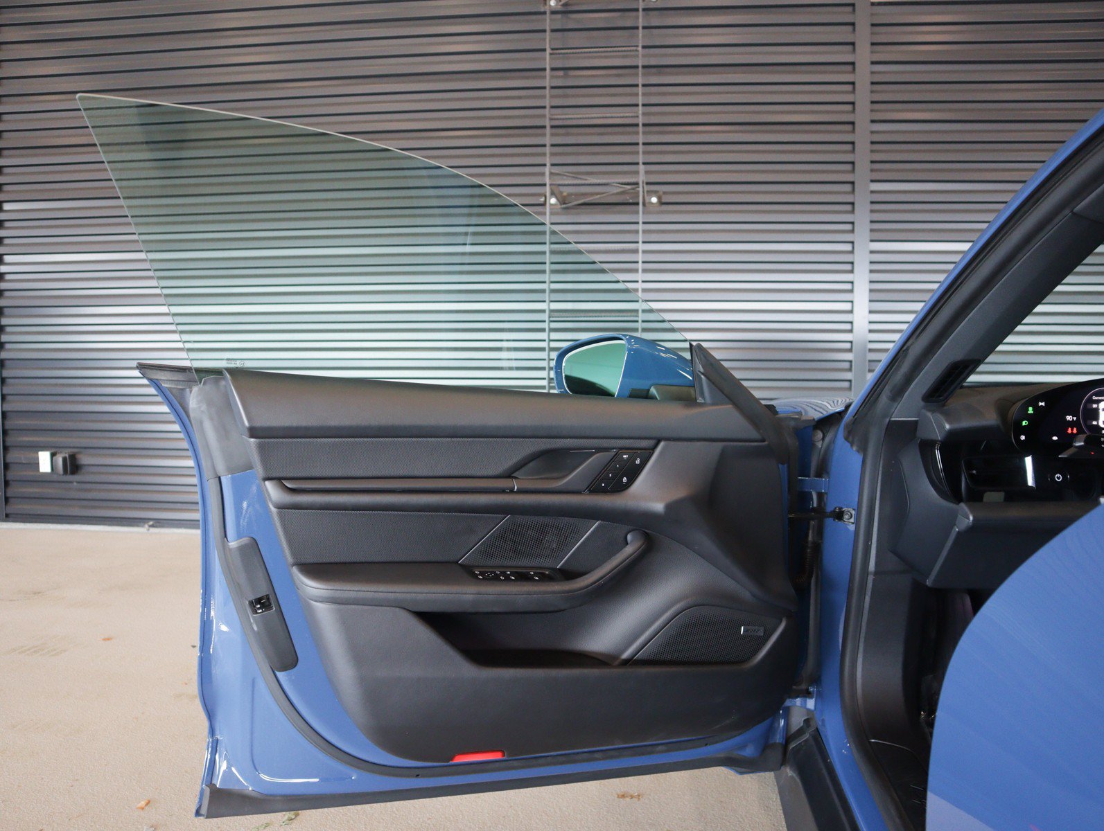 Certified 2024 Porsche Taycan w/ Premium Package RWD image 26