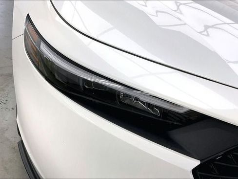 Certified 2023 Honda Accord LX image 25