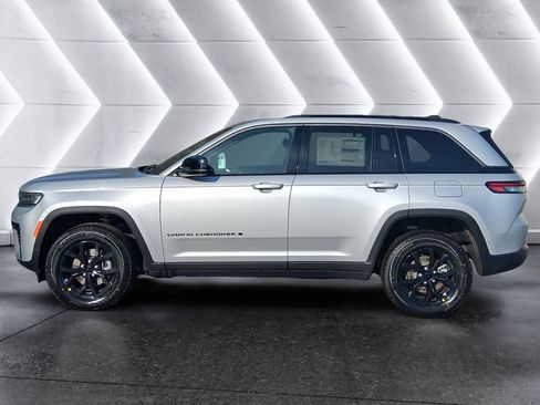 New 2026 Jeep Grand Cherokee Altitude AWD/4WD image 3