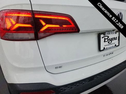 Used 2024 Volkswagen Taos SE image 11