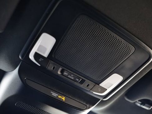 Used 2025 Honda HR-V Sport image 40