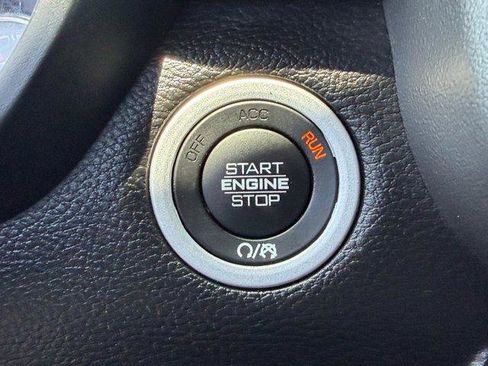 Used 2023 RAM 1500 Laramie AWD/4WD image 26