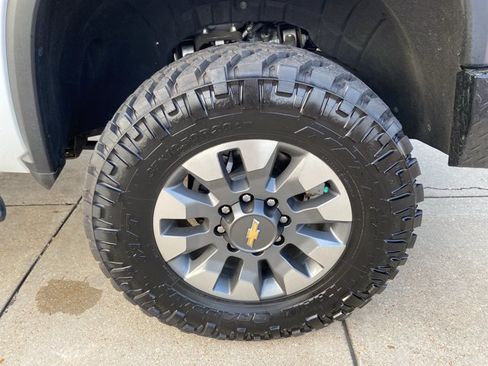 Used 2025 Chevrolet Silverado 2500 Custom AWD/4WD image 32
