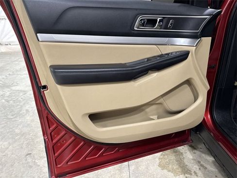 Used 2016 Ford Explorer XLT w/ Equipment Group 202A image 22