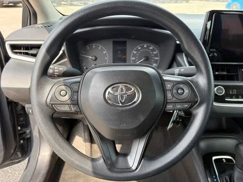 Used 2025 Toyota Corolla LE FWD image 14