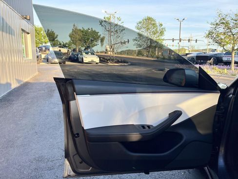 Used 2025 Tesla Model 3 Long Range image 9