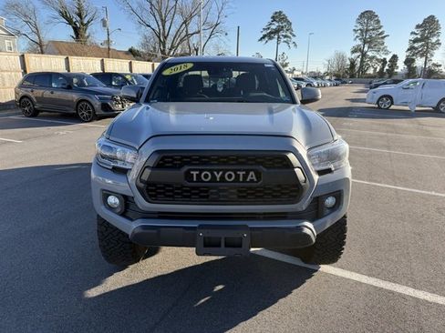 Used 2018 Toyota Tacoma TRD Off-Road image 5