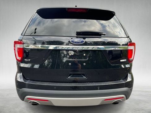 Used 2017 Ford Explorer XLT w/ Equipment Group 202A image 5