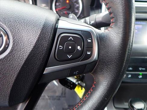 Used 2017 Toyota Camry SE image 13