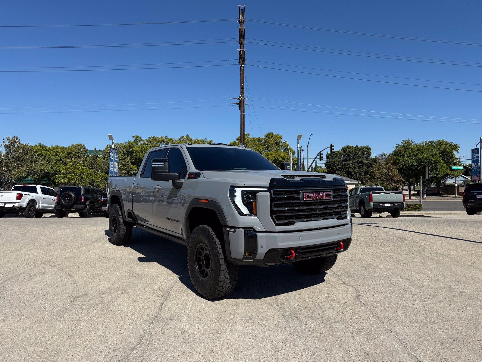 Used 2025 GMC Sierra 2500 AT4 w/ AT4 Premium Plus Package AWD/4WD image 4