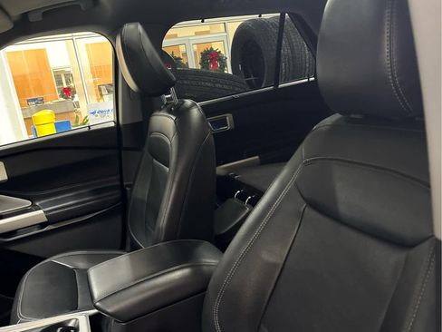 Used 2022 Ford Explorer Limited w/ Limited Technology Package image 46