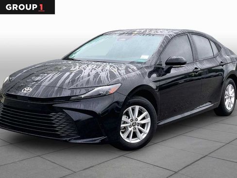 Used 2025 Toyota Camry LE AWD/4WD image 1