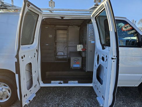 Used 2014 Ford E-250 and Econoline 250 w/ Power Group image 21