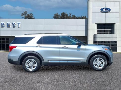 Used 2023 Ford Explorer XLT w/ Equipment Group 202A AWD/4WD image 9