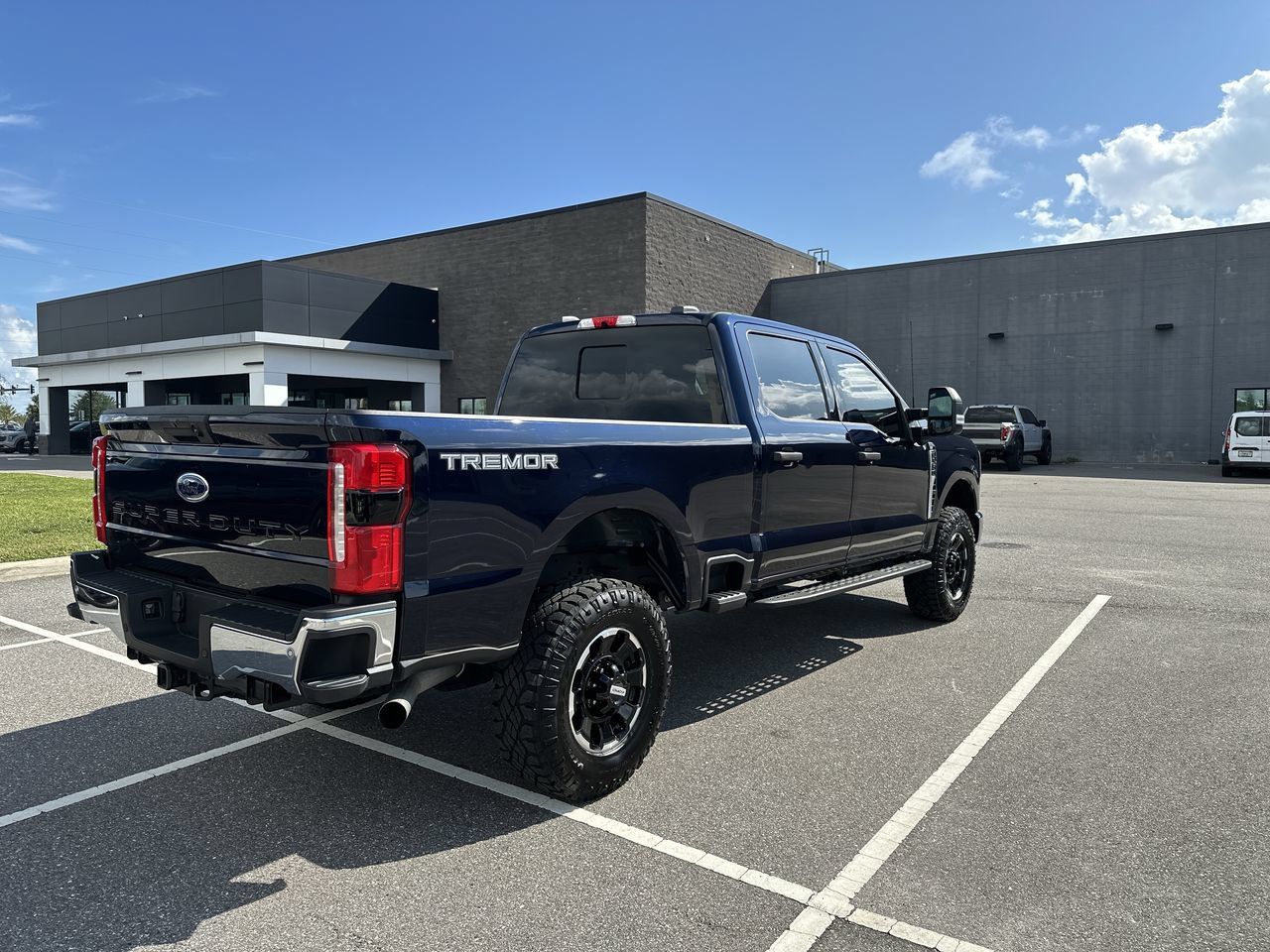 Used 2025 Ford F350 XLT w/ Tremor Off-Road Package AWD/4WD image 20