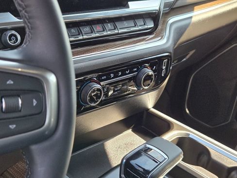 Used 2024 Chevrolet Silverado 1500 LT Trail Boss AWD/4WD image 9