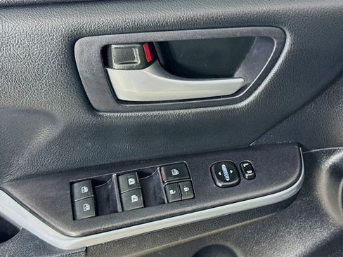 Used 2015 Toyota Camry SE FWD image 22
