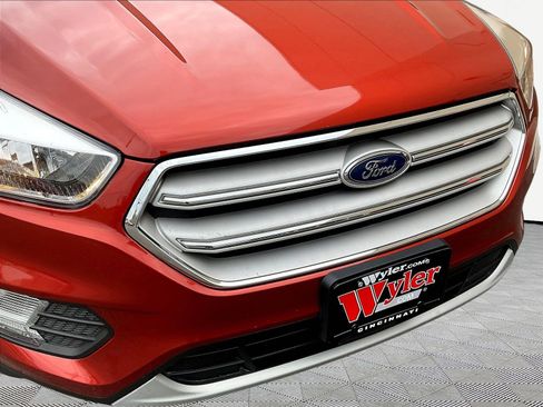 Used 2019 Ford Escape SE FWD image 30