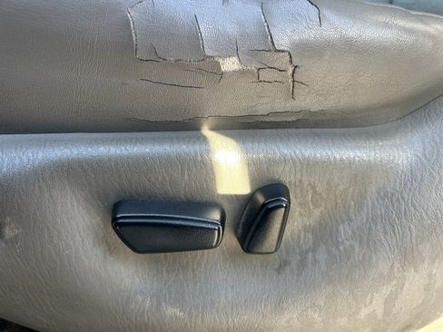 Used 2004 Jeep Grand Cherokee Laredo w/ Tan Your Hide Group image 12