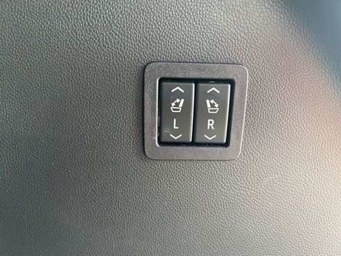 Used 2023 Buick Enclave Avenir w/ Avenir Technology Package FWD image 14