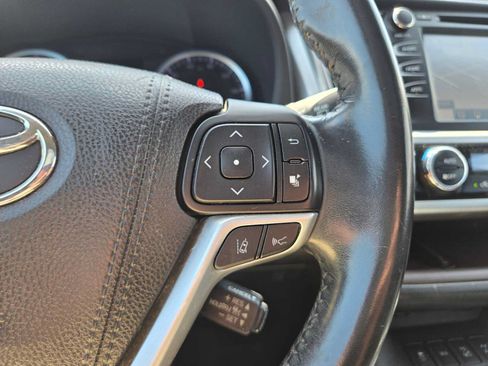 Used 2018 Toyota Highlander XLE AWD/4WD image 31
